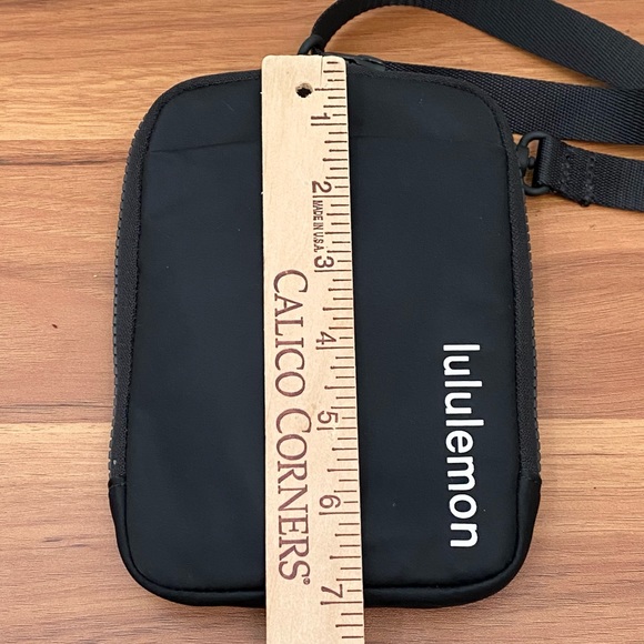 LULULEMON Athletica Black Easy Access Crossbody Bag - Picture 9 of 16